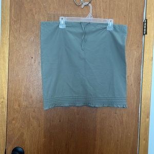 Light weight Skirt w/ adjustable waist and ruffled bottom